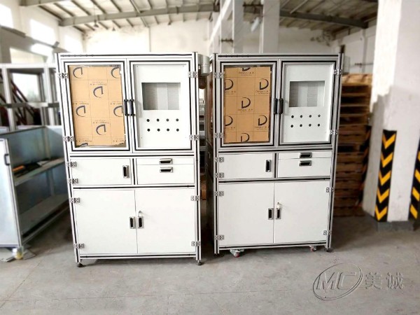 做一個工業鋁型材展示柜的價格貴么？